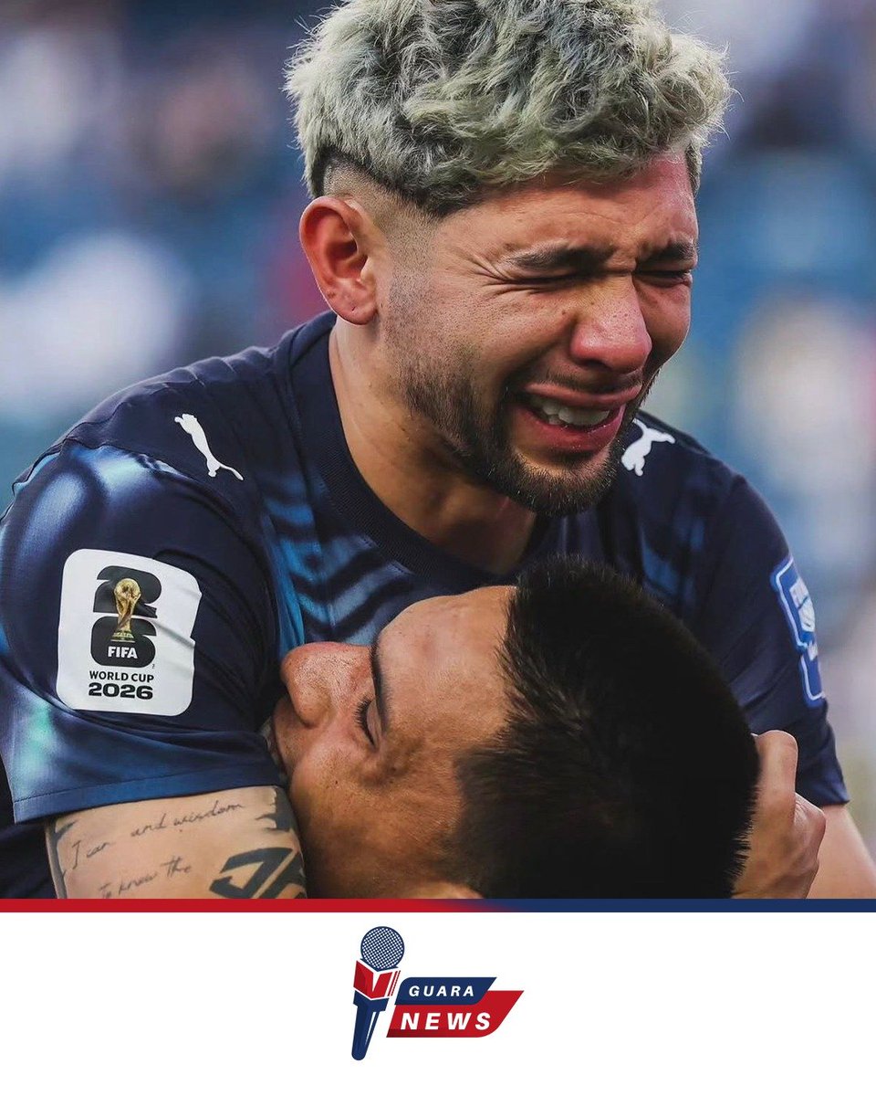 guaranewsPY's tweet photo. Lágrimas, piel de gallina y un grito sagrado que retumbó desde el Chaco hasta el último rincón del país. La Albirroja firmó la página más gloriosa de los últimos tiempos en Norteamérica 2026, eliminando a la poderosa selección de Alemania en una noche de infarto para meterse de lleno en los octavos de final. El equipo de Gustavo Alfaro, puro corazón y guapeza guaraní, golpeó primero con un cabezazo letal de Julio Enciso tras una obra de arte colectiva orquestada por Almirón. Aunque el empate europeo y el sufrimiento extremo pusieron a prueba la fe, este grupo de guerreros demostró que cuando el paraguayo cree, el mundo entero se pone de pie.

La clasificación se tiñó de épica pura bajo los palos y desde los doce pasos, con el arquero Orlando Gill consagrándose como el gran protagonista y salvador de la noche. El guardameta albirrojo se convirtió en una muralla infranqueable al desviar disparos claves durante los 120 minutos de juego y, posteriormente, vestirse de héroe tapando dos penales en la tanda definitiva. El seleccionado nacional resistió los embates germanos con un bloque defensivo colosal, respaldado por la revelación José Canale y el sacrificio inagotable de Gabriel Ávalos, haciendo frente a la adversidad incluyendo la intervención milagrosa del VAR. Con el alma en vilo, fue el propio Canale quien selló el tanto definitivo para desatar la locura albirroja. Ahora, con el pecho inflado de orgullo y soñando despiertos, Paraguay se prepara para enfrentar a Francia o Suecia el próximo sábado 4 de julio; porque esta camiseta sagrada no tiene techo y el temple de este plantel no conoce imposibles.