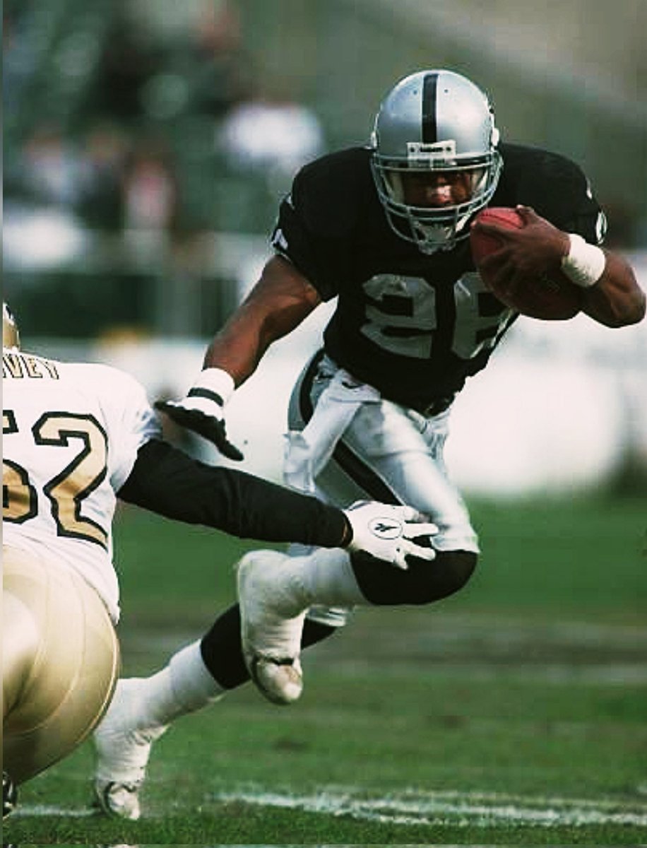 FB_Helmet_Guy's tweet photo. Fun fact. Napoleon Kaufman ranks #6 in NFL history in yards per carry by a RB with a 4.9 avg for his career.

* minimum of 900 rushing attempts https://t.co/p4VFQT0h37