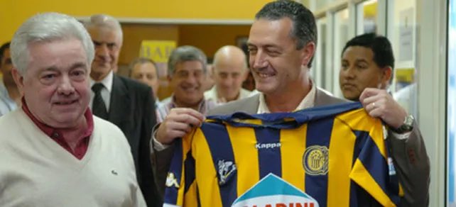 enemigodelsilen's tweet photo. Si nos habrá hecho tomar whisky el profe Alfaro…

El que le allanó el camino al fantasma del descenso.

Por siempre nuestros respetos. https://t.co/IkVW7A1yzz