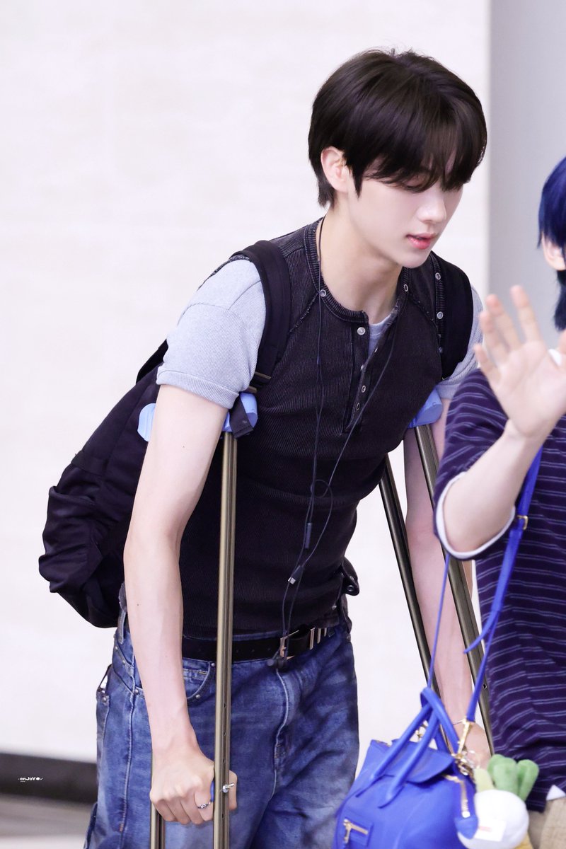 lan_archive's tweet photo. -
#영재 #YOUNGJAE #ヨンジェ #TWS #투어스

[0128] Eyelet Henley Neck Sleeveless - Black

#랜아카이브 #lanarchive
랜 아카이브 lan archive

https://t.co/ANAgF3EDti

https://t.co/xKpevdDAXv

📸 : X @enJoYevMo https://t.co/VW0ZItwxq3