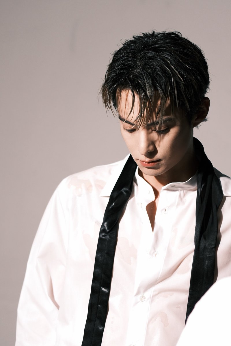WangHediFolder's tweet photo. 260630 Dylan Wang Studio share the ELLE photoshoot bts photos used on the artwork for the July 2026 Schedule.

#DylanWang #WangHedi https://t.co/0uKTYIEUGz