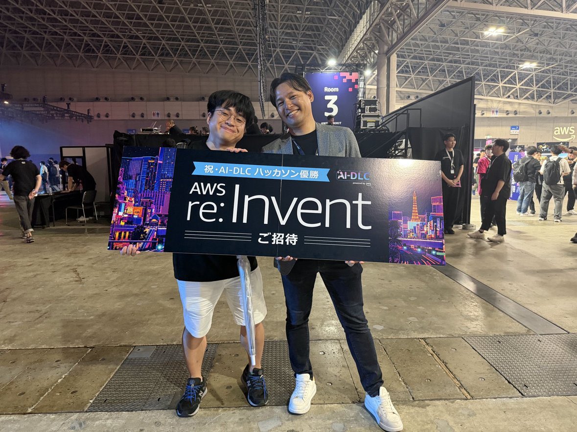 kawaT999's tweet photo. 🎊2年連続で生成AI日本一に選出🎉

改めて、AWS summit 2026 AIハッカソンで、2連覇での優勝を飾りました✨✨
これまで、本業に取り組みながら、裏でAIの研究を重ねてきた結果が、2年連続で実り、嬉しい限りです🔥
今年もラスベガスで世界のAIを感じてきます💪
#WhiteBox #AWS #生成AI https://t.co/8BCnsck0JS