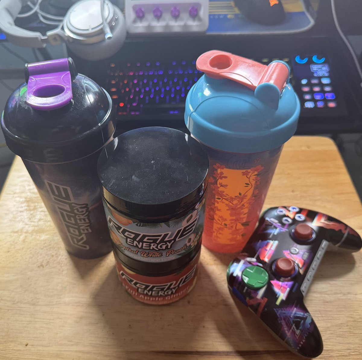 Magromancer's tweet photo. Tonight I attempt to finish The Sorrow of Werlyt FF14 Trials at https://t.co/WCyEQWGdDz while  I drink Fuji Apple Ginger and Tropical White Peach from @TheRogueEnergy while playing with my custom @ScufGaming PC Controller and sitting in my FF14 @secretlabchairs STAY PAWESOME! https://t.co/H7AUfckX65
