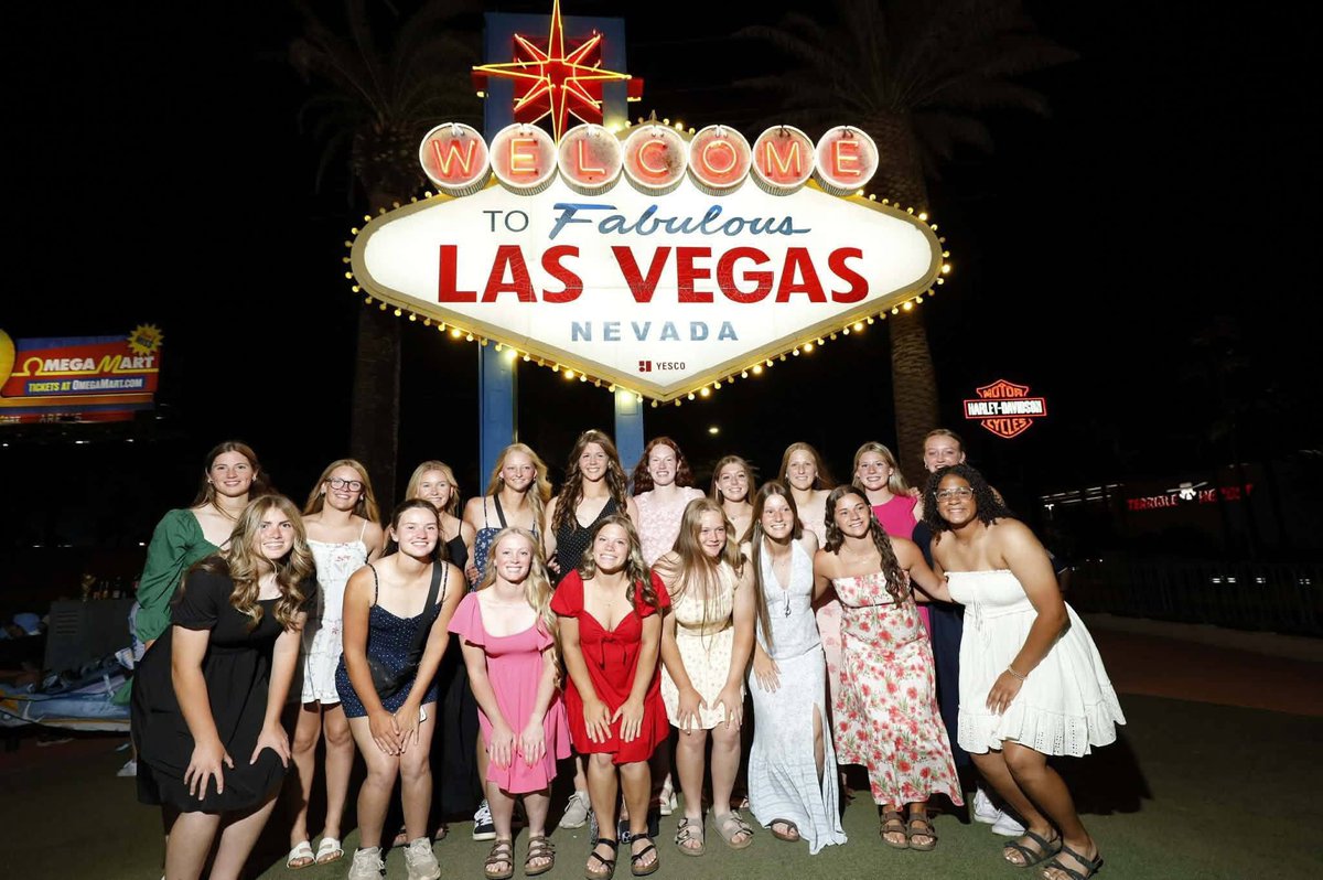 SophiaBowers88's tweet photo. Had a blast in Vegas! Got myself a home run and a black eye! Hey they say what happens in Vegas  right? 😂 
Love competing with these girls. Can’t wait to get back to work next week! https://t.co/xSexZIBBvX