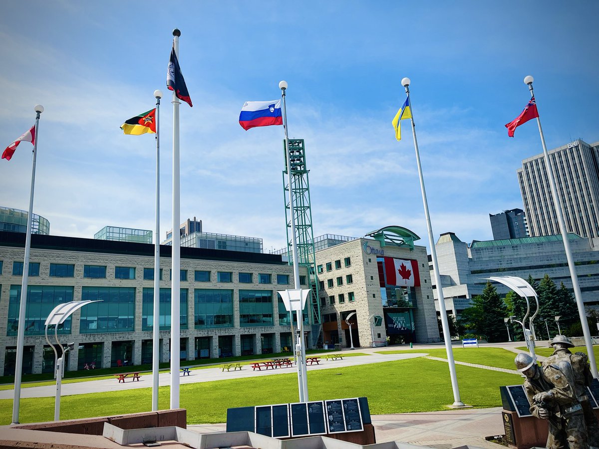 SLOinCAN's tweet photo. Last week was special in many ways, colours of 🇸🇮 flag were on display in 🇨🇦 Ottawa, Toronto and Niagara. What a great way to celebrate 35th birthday of our country 🇸🇮👏🏻💐 🤍💙❤️ #35years @SloveniaInfo https://t.co/lu9wvS199F
