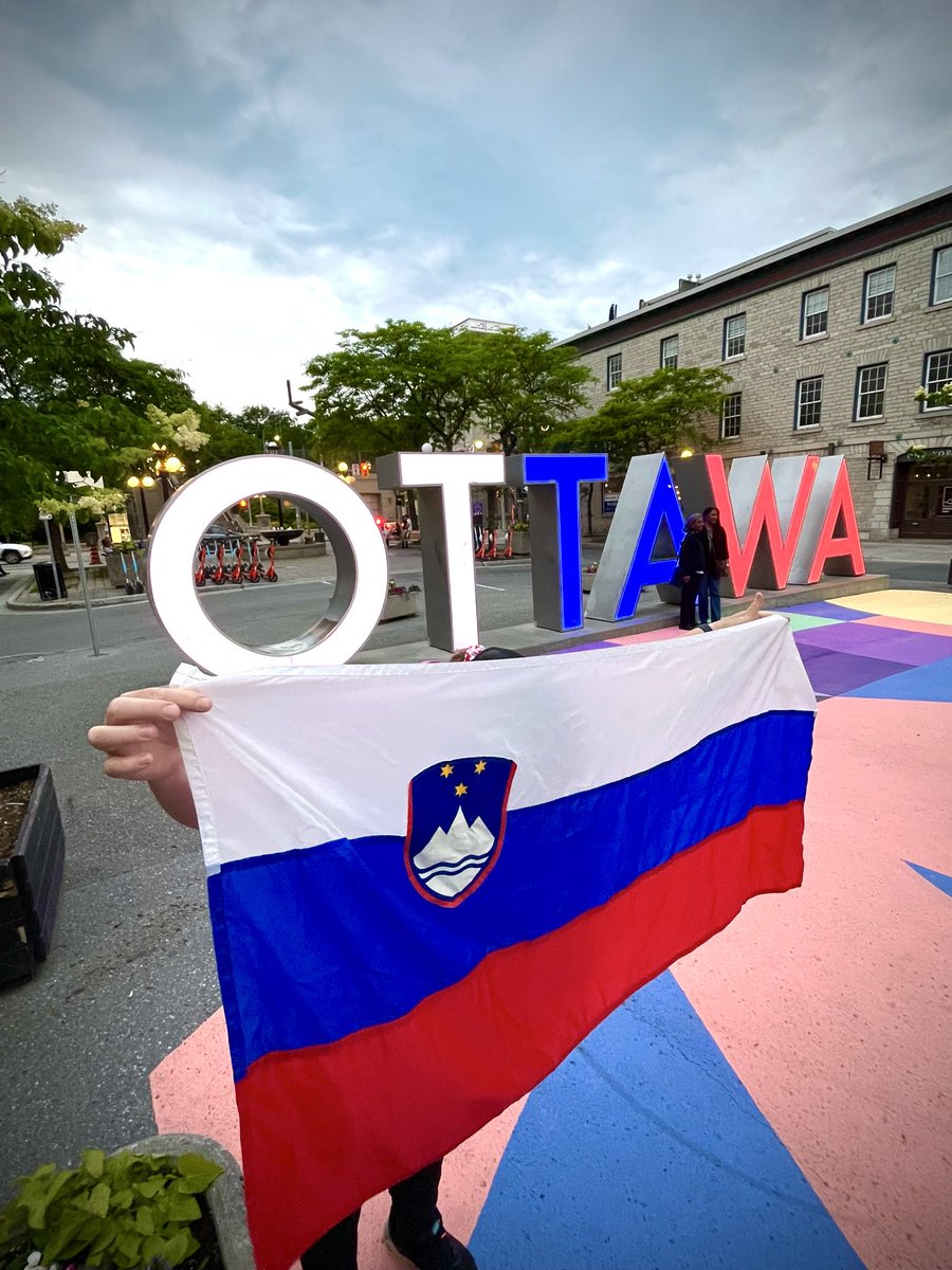 SLOinCAN's tweet photo. Last week was special in many ways, colours of 🇸🇮 flag were on display in 🇨🇦 Ottawa, Toronto and Niagara. What a great way to celebrate 35th birthday of our country 🇸🇮👏🏻💐 🤍💙❤️ #35years @SloveniaInfo https://t.co/lu9wvS199F