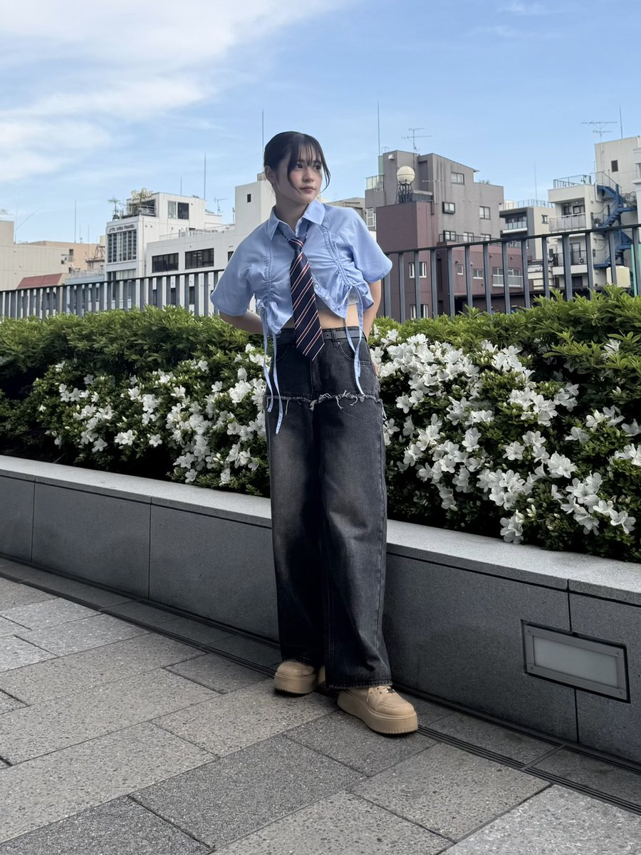 PUNYUS_press's tweet photo. ネクタイを合わせることで一気に海外風のトレンド感🗽❤️ドロストできるシャツで細見え効果抜群◎

💎クロップド丈ドロストシャツ
¥5,500(税込) 着用サイズ①
https://t.co/k0tYG5aYAw

🐾レイヤード風デニムパンツ
¥7,700(税込)→¥6,600(税込) 着用サイズ①
https://t.co/We5XX2nzxy

STAFF:160㎝ https://t.co/BNiKWusiC6