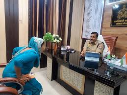 kahoapp's tweet photo. मवाना ख��र्द चौकी प्रभारी पर घर में घुसकर मारपीट का आरोप: पीड़िता तीसरी बार सीओ कार्यालय पहुंची। #Meerut

पूरी खबर पढ़ें KahoApp सोशल मीडिया ऐप पर 
News link: https://t.co/OlZoOqMdeb

@meerutpolice @Uppolice 

Trending
#STAKE
#AnantAmbani
#GodMorningTuesday https://t.co/MnEhSFcMCc
