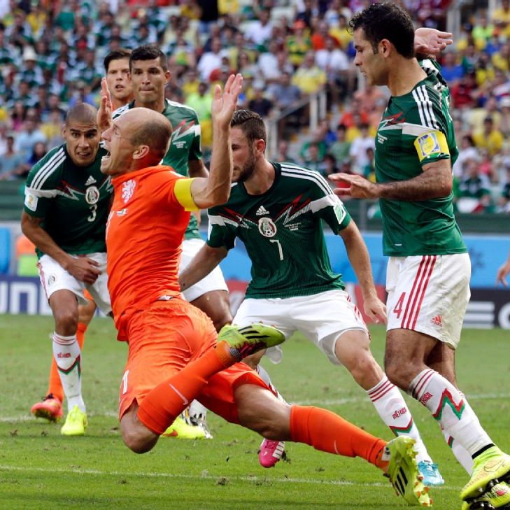 TouchlineX's tweet photo. 📸 - Mexican fans don't stop... They keep booing and shouting ‘IT WASN’T A PENALTY! IT WASN’T A PENALTY!’ at the Dutch players every time they touch the ball.

THERE IS A LOT OF NOISE AGAINST THE NETHERLANDS, IT'S LIKE MOROCCO PLAYING AT HOME IN MEXICO! 🇲🇦🇲🇽 https://t.co/jO32hzTT5H