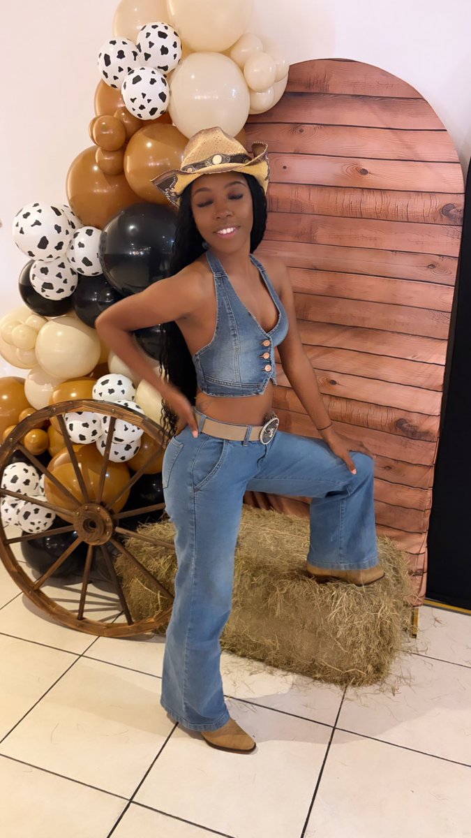 brownAngel_'s tweet photo. Texas gal🤎 https://t.co/UrmGDdM6js