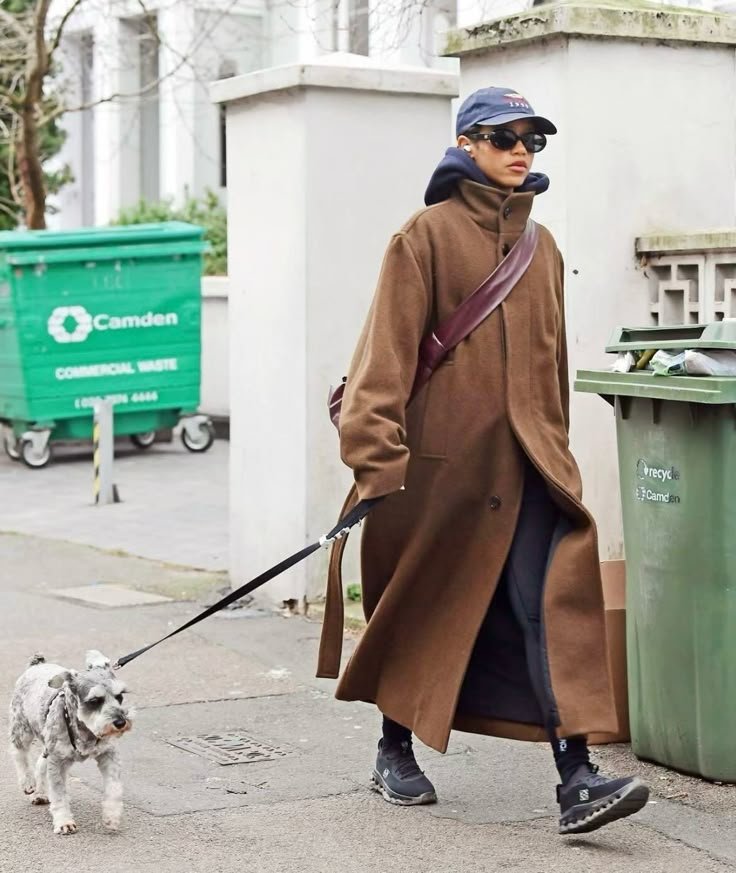 TayRussDetails's tweet photo. oh to have tay's trench coat collection https://t.co/KepkgcInNz
