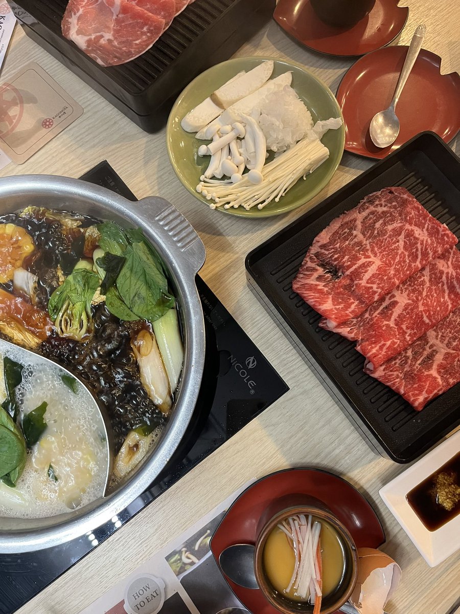 blalaluke's tweet photo. Kagonoya สยามดิส ชาบูร้านลับเลยล่ะเพราะคนไม่เยอะ วิวมองเห็นรฟฟ อร่อยมาก น้ำดำที่ไม่เค็มเว่อ เนื้อดี มีแซลมอน ซูชิ ไอติม ของทอดเทมปุระอร่อย รายคาเริ่มต้น 499 ร้านอร่อยที่ไม่ต้องรอคิว https://t.co/JHe7rGzHpD
