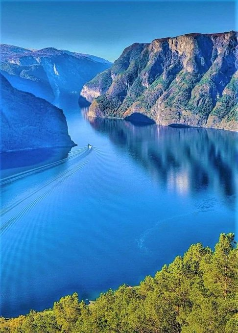 BarirahQueen's tweet photo. Norway. https://t.co/M3FoRAvx5R