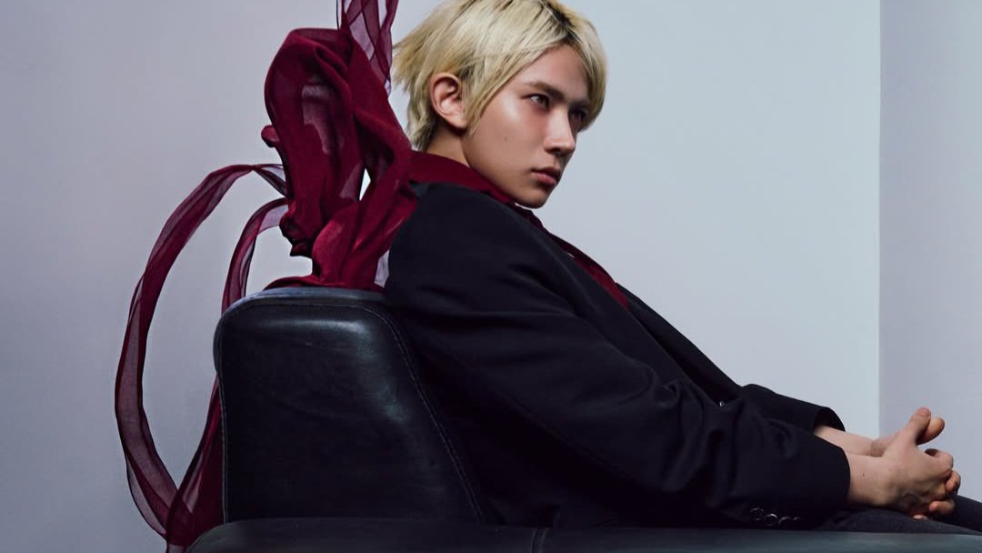 leeheeuseng's tweet photo. More newly released pictures from W Korea. Giving you different vibes with different outfits on sight. https://t.co/Yjg0SAcPlb
