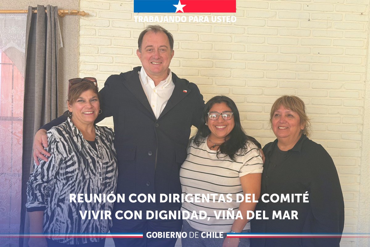 MinistroPoduje's tweet photo. Estamos trabajando para construir un país de propietarios, y esto significa dejar atrás las excusas, destrabar proyectos y acelerar soluciones para que más familias puedan acceder a su vivienda propia.

Hoy nos reunimos con representantes del Comité Vivir con Dignidad y equipos de Serviu para revisar los avances de un proyecto que beneficiará a 320 familias.

Fue una muy buena jornada de trabajo, donde revisamos los obstáculos que han retrasado su desarrollo y definimos acciones concretas para acelerar los procesos pendientes. Además, acordamos fortalecer la coordinación entre el nivel central y el equipo regional para avanzar con mayor rapidez en la revisión del diseño y los próximos pasos del proyecto.

Queremos que este sea un proyecto bien planificado, con una densidad adecuada y pensado para entregar calidad de vida a las familias que llevan años esperando una solución habitacional.

Menos burocracia, más gestión. Menos espera, más viviendas. Ese es el camino para avanzar hacia un Chile país de propietarios.