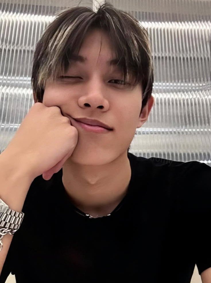 agendajeongryul's tweet photo. "kak kalau aku                              "gua cil, gua
ajak jalan, ada yang                    yang marah
marah ga?"                                      kenapa? " https://t.co/ipijlaVNR8