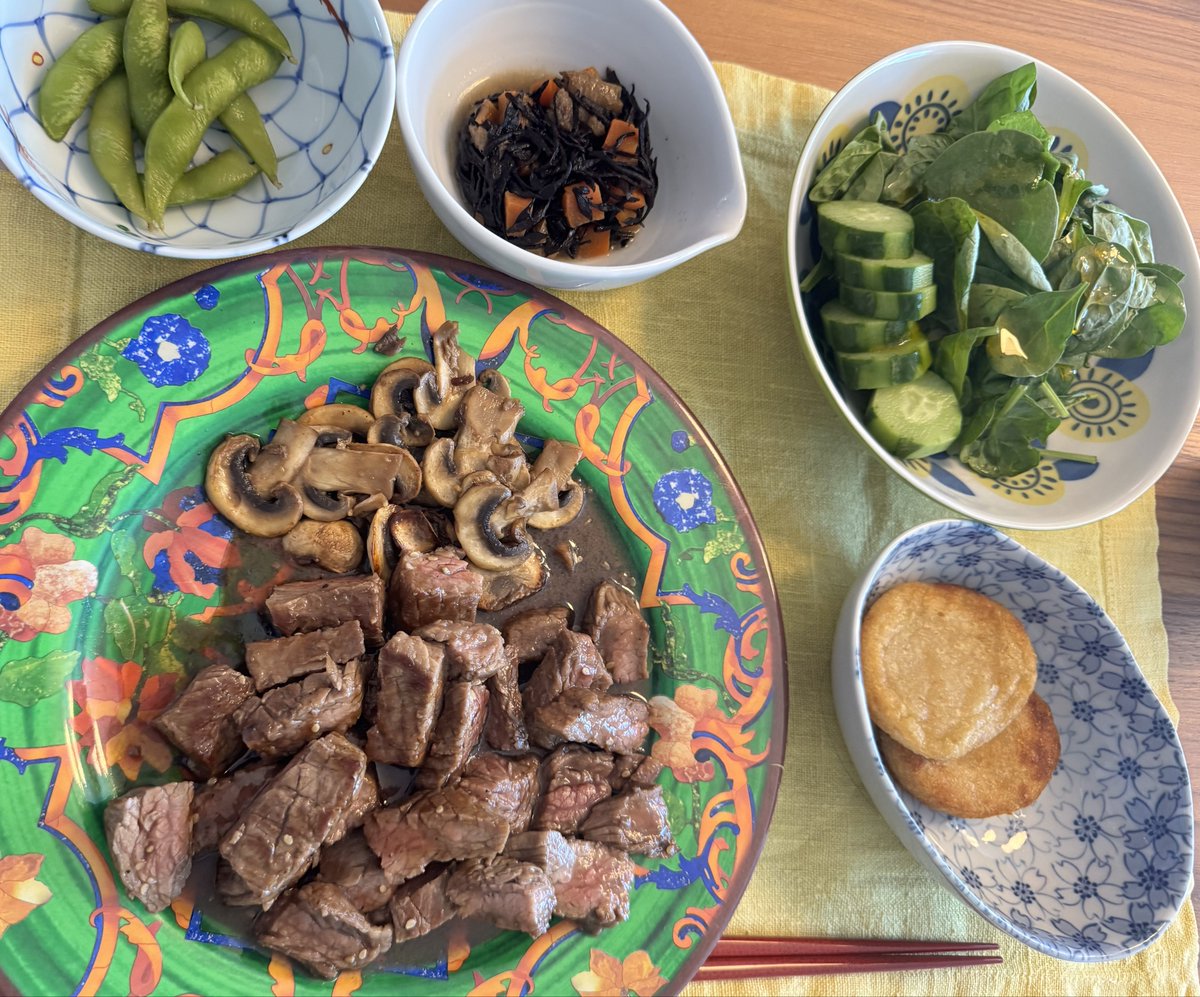 ldt_on's tweet photo. 本日のランチ
#枝豆　#ひじき煮　#ほうれん草　#きゅうり　#カリフラワーマッシュポテト　#マッシュルームソテー　#フランクステーキ　#homemade https://t.co/UHI3lKlSzT
