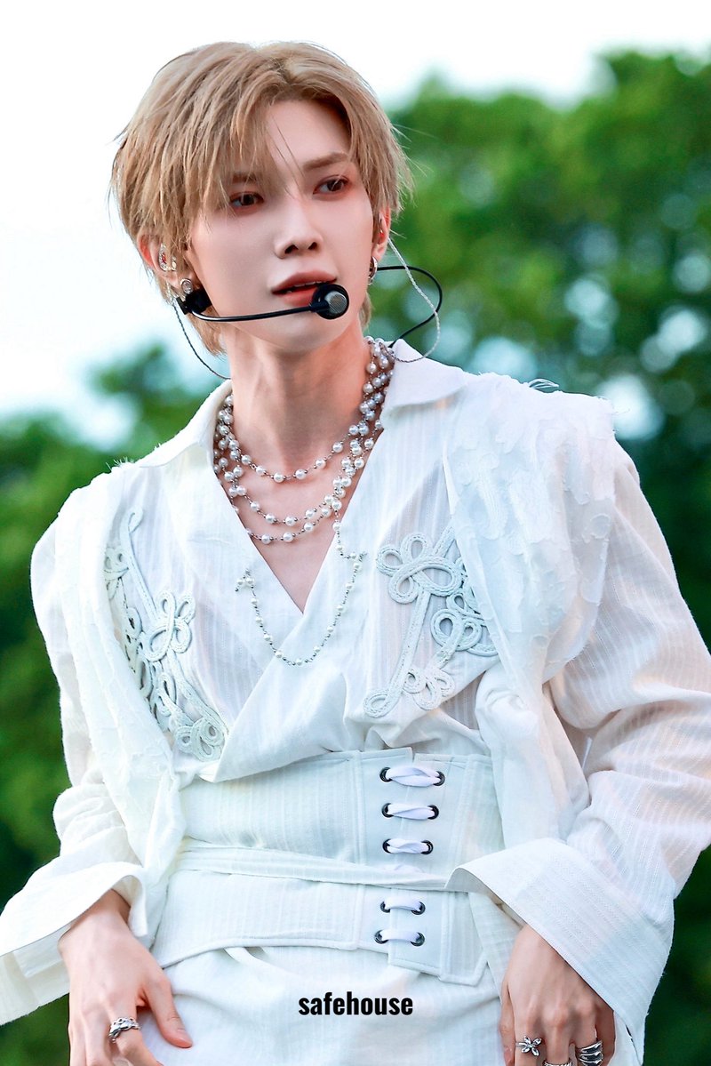 safehouse_3an's tweet photo. 260628 BST Hyde Park

#ATEEZ #에이티즈
#YEOSANG #여상 https://t.co/WjjQP9ArBp
