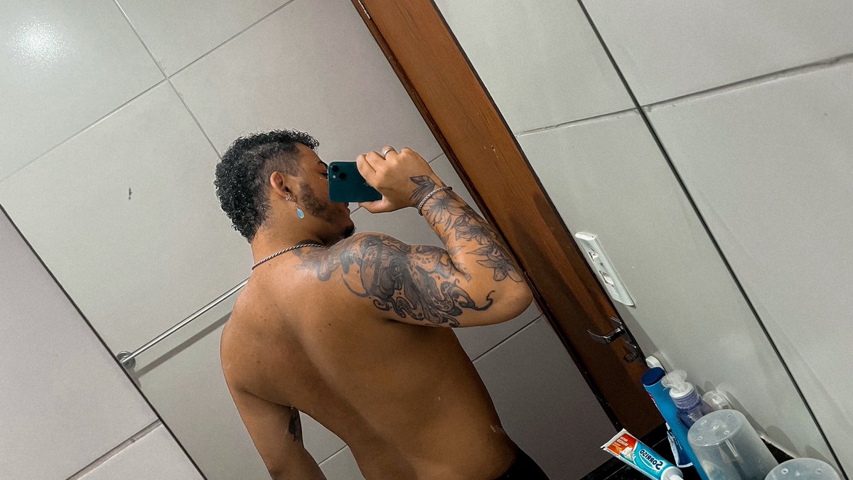 adiformigaa's tweet photo. Precisando tatuar as costas… https://t.co/Tfnn1ylBN5