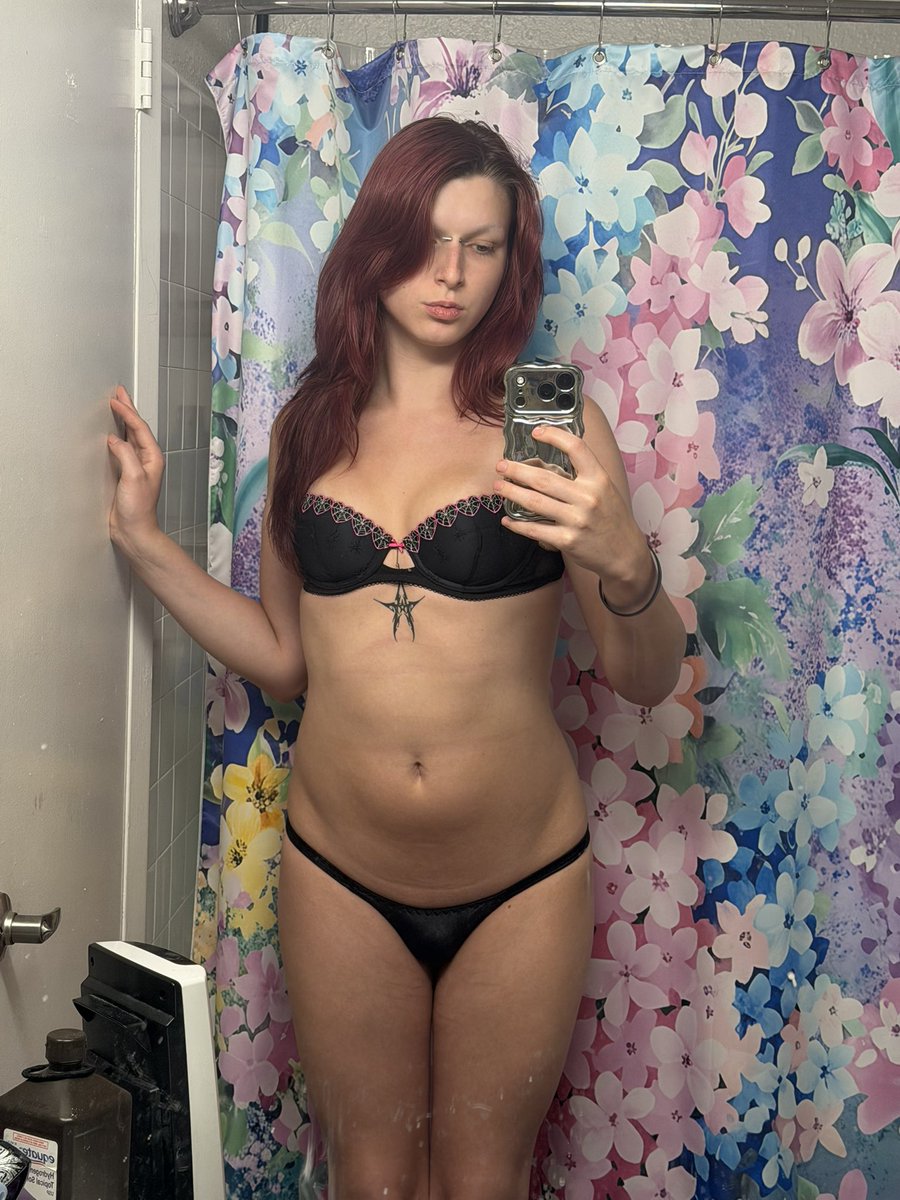 CrystalBimb0's tweet photo. :3 should I start posting again? https://t.co/uIjlp7C8GB