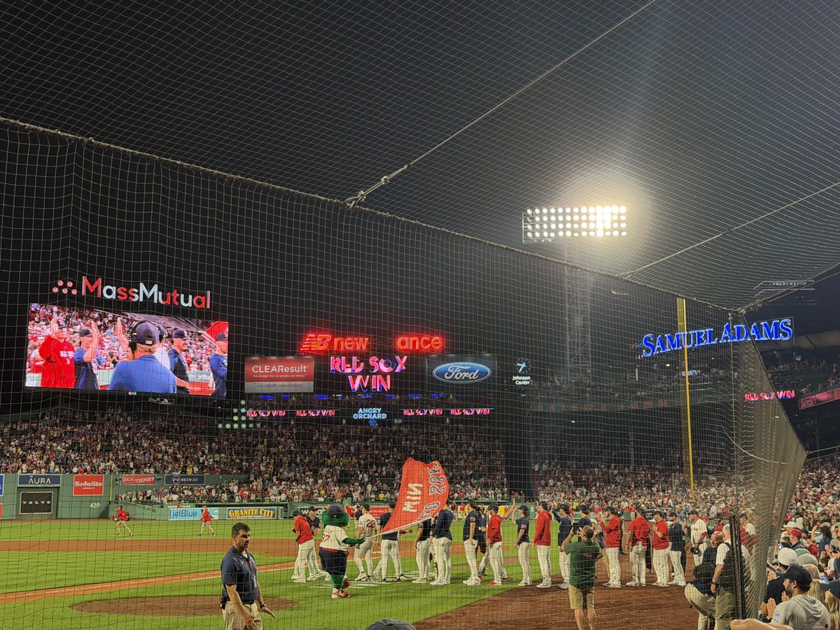 BostonStrong_34's tweet photo. FIVE STRAIGHT, CAN YOU BELIEVE IT? https://t.co/q1MSA5qwEn