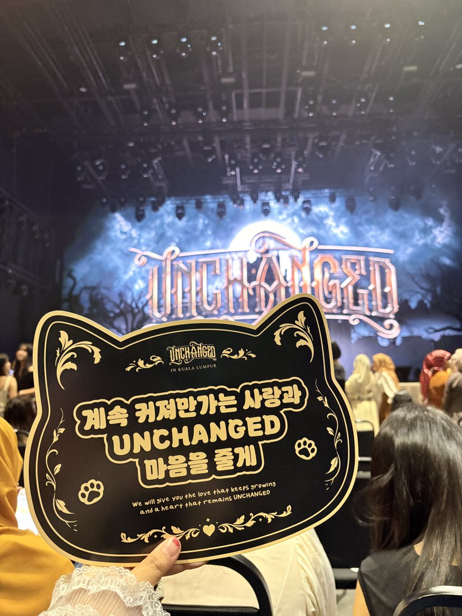wowe4_'s tweet photo. Big thanks to my ts @aishahkim_07 💘 saya dapat tengok myungsoo depan mata✋🏻😭 &amp; dapat lucky draw photo group🥹 https://t.co/8ywh8JyEMC