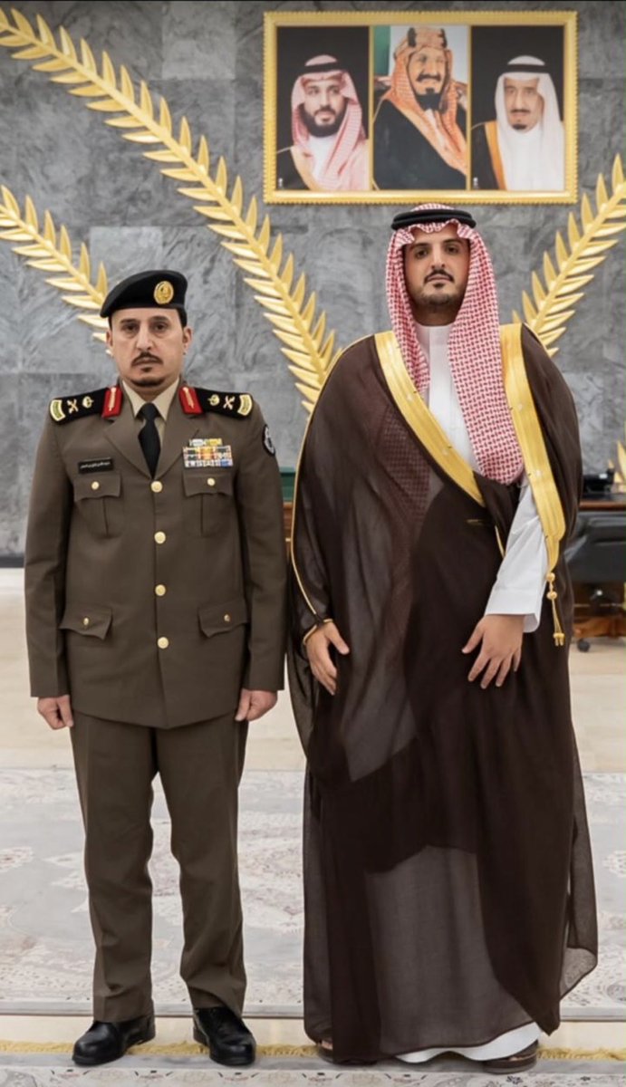 shababharb's tweet photo. بناء على صدور الامر الملكي الكريم 
صاحب السمو الملكي الامير فواز بن سلطان بن عبدالعزيز 
#محافظ_الطائف 
يقلد اللواء ضيف الله بن غازي بن غميض 
مدير شرطة الطائف 
رتبة لواء 
نبارك له ونسال الله له العون والتوفيق في خدمة دينه ومليكه وبلاده 🇸🇦🇸🇦 https://t.co/PIiyjgbgQ7