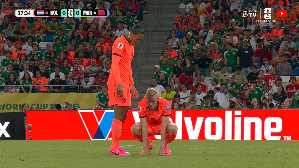 FUTEMENTALES's tweet photo. imagem curiosa

virgil van dijk adestra companheiro de time https://t.co/BBtu6CqF8z
