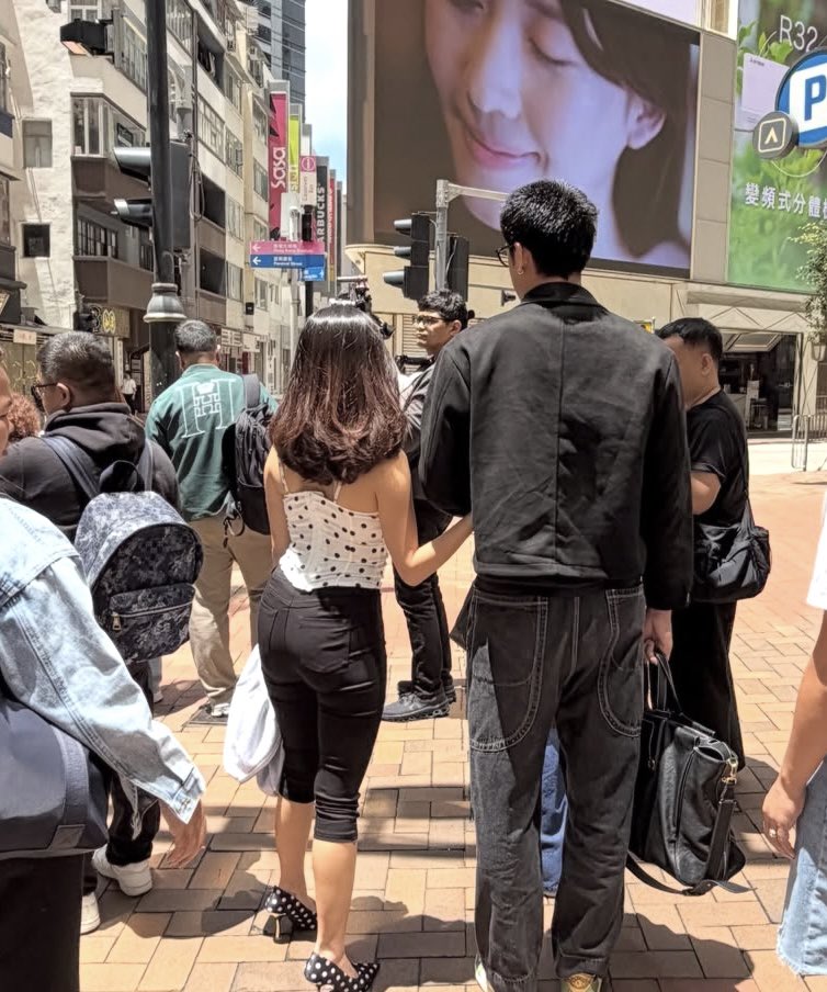 A_itsme__'s tweet photo. Well, hello there lovebirds in the streets of HK. I see Donny carrying Belle’s bag while his backpack is with Gelo. 🤓

#DonBelle #DonnyPangilinan #BelleMariano https://t.co/3oObmx8AHu
