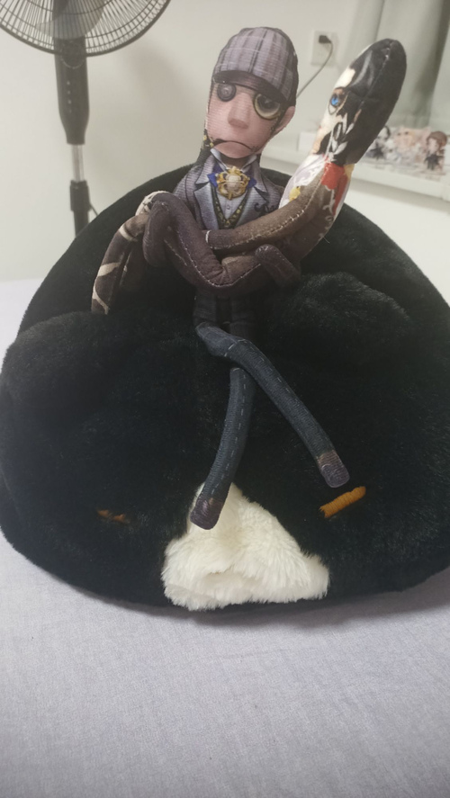 josephxnaib's tweet photo. 嗯是生日对象给我送的老鼠干，抱在一起的舍不得拆开，于是就安排了一个退订公主抱。

Artist from LOFTER : 因为嗑太杂被洁癖打死 (https://t.co/qRwAM09Q3Y) https://t.co/Mbec1VfIr7