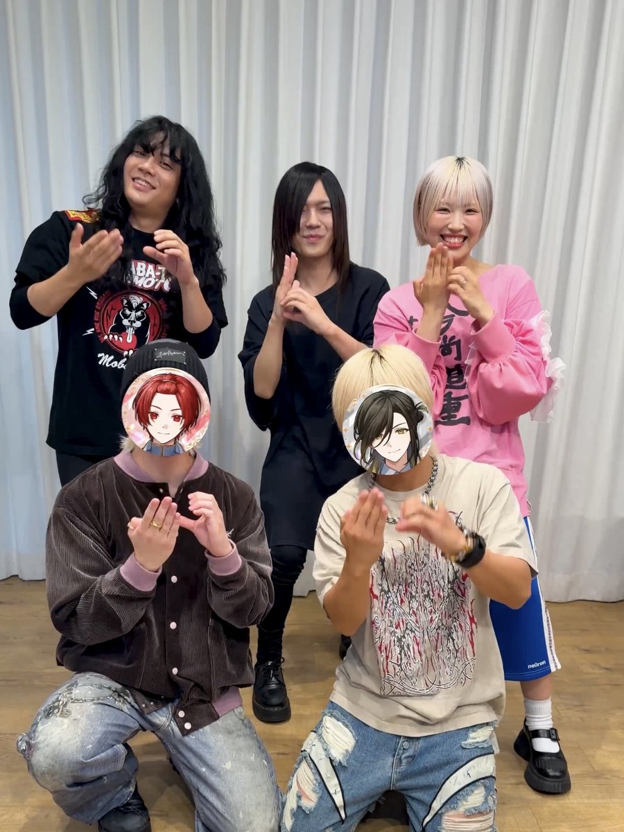 ireisu_info's tweet photo. 🎲いれいすShorts動画投稿！🎲

#ヤバイTシャツ屋さん が #守護いスキっ
https://t.co/35x2P3rWqa

🎲TikTokはこちら！
https://t.co/mzMGoJEZVe

#いれいす #ヤバT https://t.co/4nJTSa3ajR