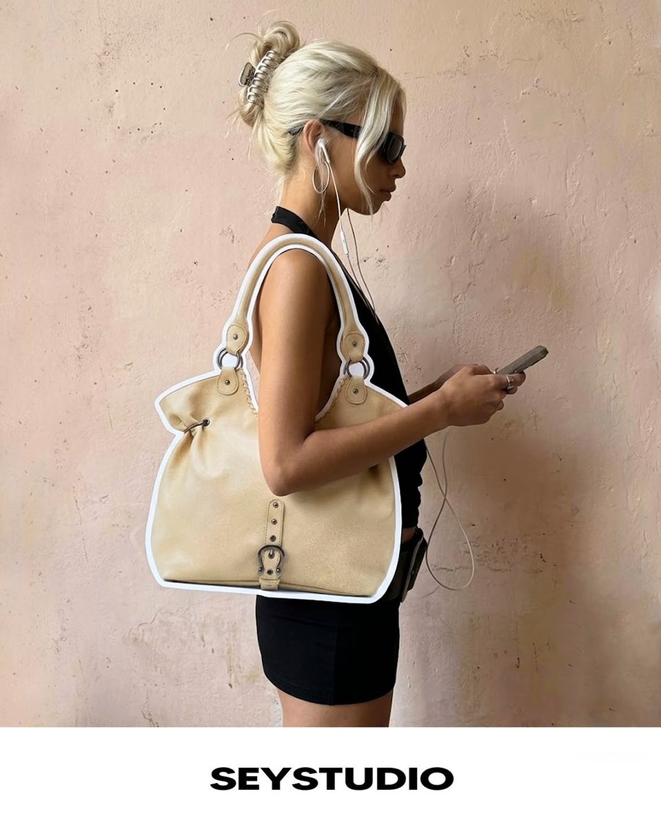 seystudio_'s tweet photo. Meet Calllista, the overpacker girl https://t.co/L5JYR9Pu9w