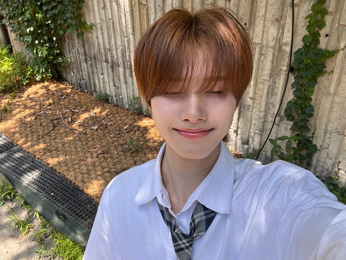 kawaiiiirene's tweet photo. Whatever this selfie era is... please don't stop 🥹🩵
#idntt #아이덴티티 #leehwanhee #이환희 ❣︎ https://t.co/fxHIbOcaZD