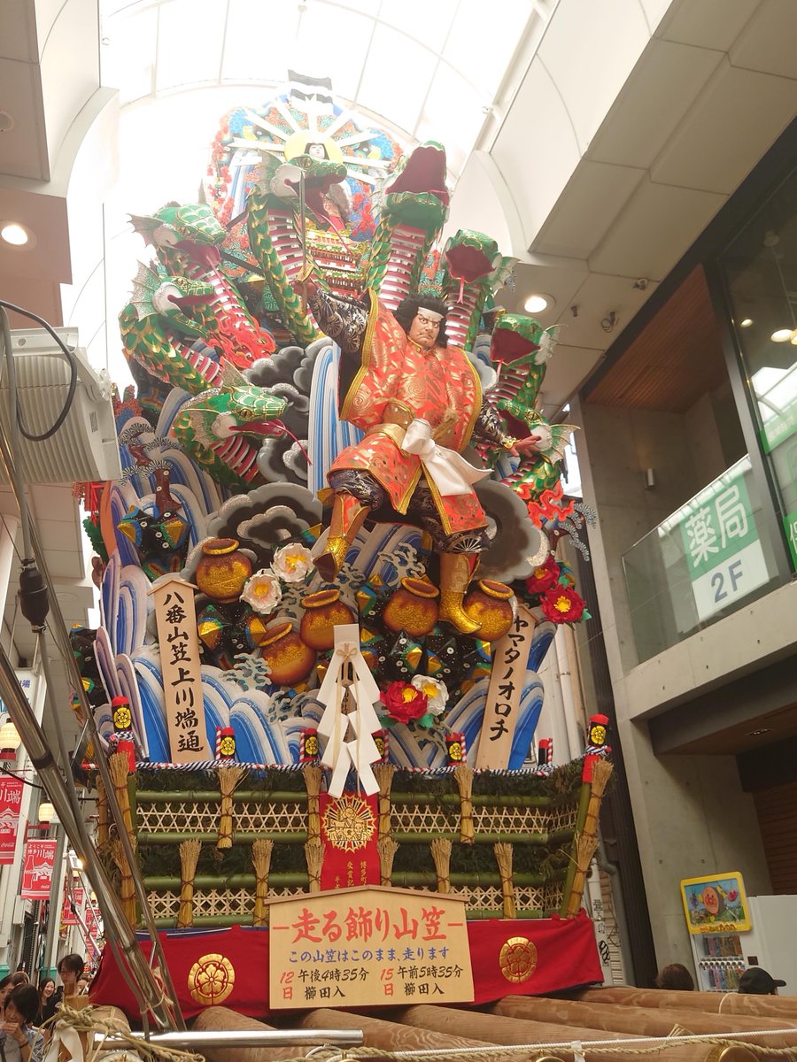sweets_ishimura's tweet photo. いよいよ明日から！
博多祇園山笠✨😆

山笠は「静」と「動」の祭り。前半の見どころはなんといっても豪華絢爛な「飾り山笠」！
博多駅前やリバレイン、天神地区など、各地で様々なテーマの飾り山笠が公開されます。
この期間はぜひ！博多で山笠見物はいかがでしょうか！
※写真は昨年の飾り山笠です https://t.co/yHKjxTADik