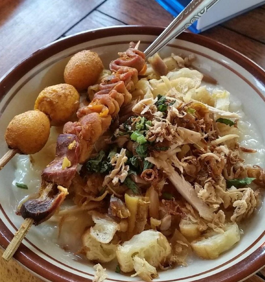 AZALEA_ZIVANA1's tweet photo. kalian tim bubur ayam di aduk atau engga? https://t.co/gsieLQs0x5