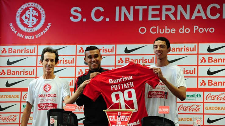 lucaswebero's tweet photo. Vocês tem noção de que o Inter contratar William Pottker tirou a Alemanha de uma Copa do Mundo? https://t.co/2shEyiB5xq