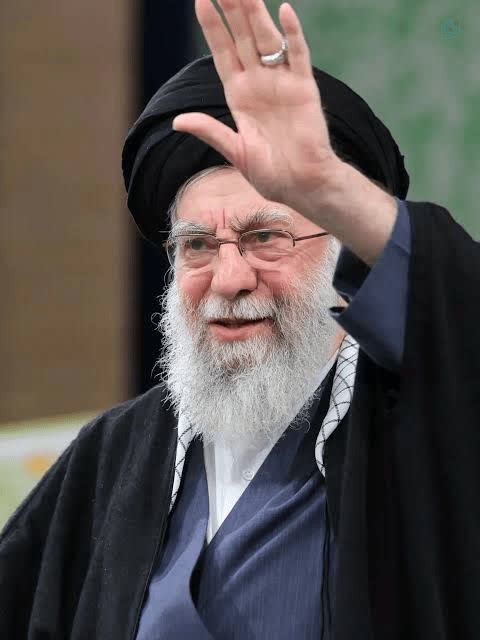 RoyaeNimeShab's tweet photo. رهبر مظلوم و مقتدرم تمام عمرو جوانی و پیریت را در راه خدمت به مملکت وملت کردی ومظلومانه عروج کردی مثل جد غریبت ...
وای به حال انهایی که تو را نشناختن و چه سخت است بر ما که تو را از دست دادیم...
فراقت مرا اتش میزند ...
😭😭😭😭😭😭
#باید_برخاست
#قوموا_لله https://t.co/W1Mrp2vxjl