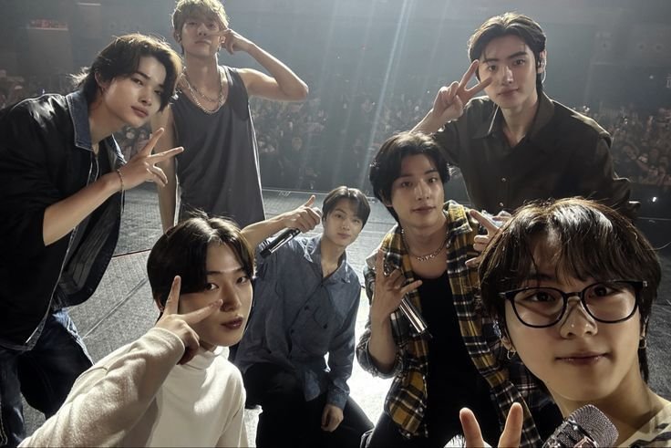 leedollye's tweet photo. heeseung debe estar con su familia, el SIEMPRE deseo debutar en solitario con sus hermanos acompañandolo, hay que hacer todo para lograr que el consiga lo que siempre quiso y que todos tengan la misma posibilidad

#SEVEN_WILL_CONNECT
#SPLENDID_FUTURE_AWAITS_7 https://t.co/oALXVJYxc7
