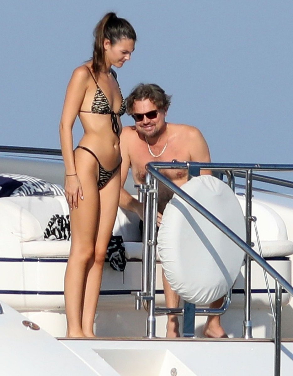 Popceleb1's tweet photo. 51 year old Leonardo  Dicaprio enjoying time with his 29 year old girlfriend Vittoria ceretti in Spain. https://t.co/Zfu7topdNc