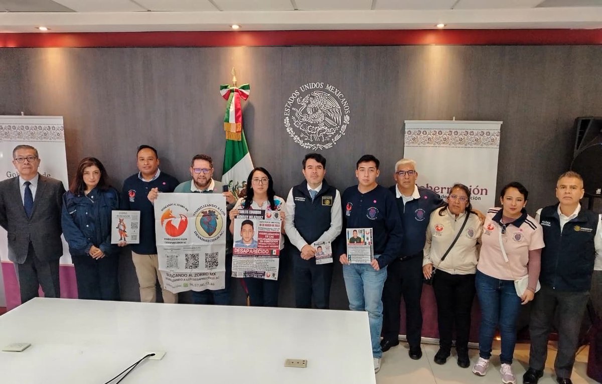 arturomedinap's tweet photo. Nos reunimos con integrantes del Colectivo Visibilizando a los Desaparecidos A.C., de Piedras Negras, Coahuila, para escuchar sus planteamientos y dar seguimiento a los acuerdos de trabajo.

Participaron el coordinador del Centro de Estudios Migratorios de la #UPMRIP, @NathanielRodrg4, la maestra Irene Mendoza de la Comisión Nacional de @Busqueda_MX , asi como el Director de #DDHH del @INAMI_mx.

Reafirmamos el compromiso del @GobiernoMX de mantener el diálogo permanente con quienes buscan a sus seres queridos, consolidar la coordinación interinstitucional y avanzar en la localización de personas desaparecidas, con enfoque de #DDHH.