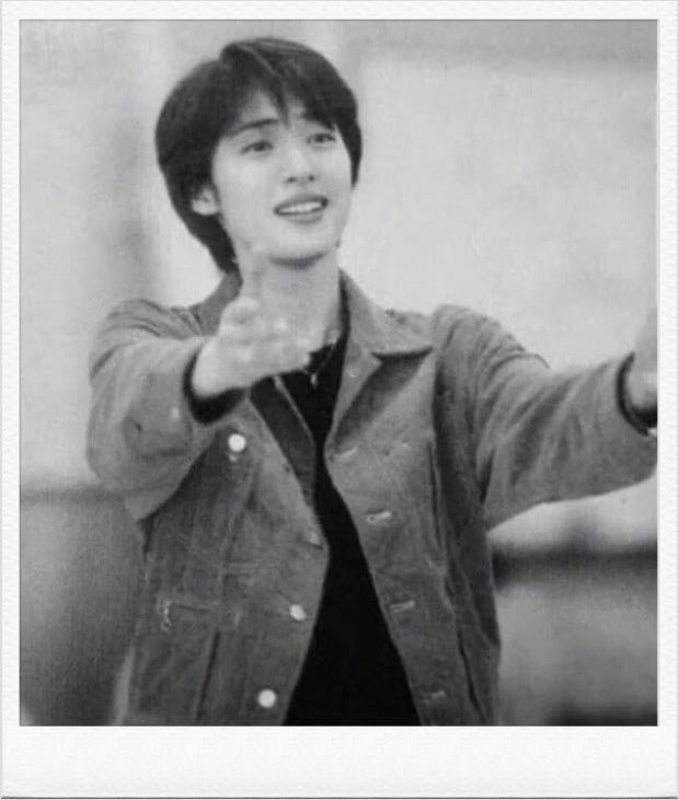 filigranpflanze's tweet photo. 겐지 이야기의 영화를 찾았다. 아름답고 좋은 향기가 나고 수많은 여자들과 염문을 뿌린 최고의 미남을 대체 어떤 남자가 했을까 궁금했는데 (그리고 어떤 남자가 맡더라도 재수없을 것 같았다) 아마미 유키가 맡았다! 갑자기 모든 것이 납득되었다. 아름다워… 내가 느꼈던 겐지의 재수없음이 아마미 유키로 중화되었다