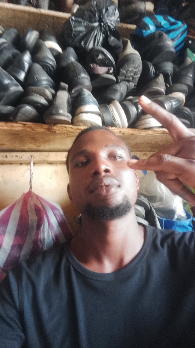 Batmanwign's tweet photo. Them say a close mouth catches no fly 🤦

Abeg oh make person help me with #700

Make I pay go work 🙏🫶

901 953 8909
Opay https://t.co/w5hAAP0WqX