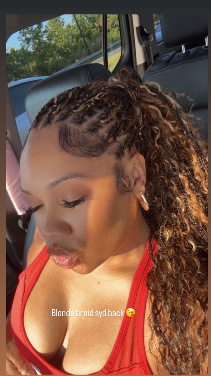 sydnerella's tweet photo. Blonde braid syd back ♥️ https://t.co/v2Ag9c0JYE