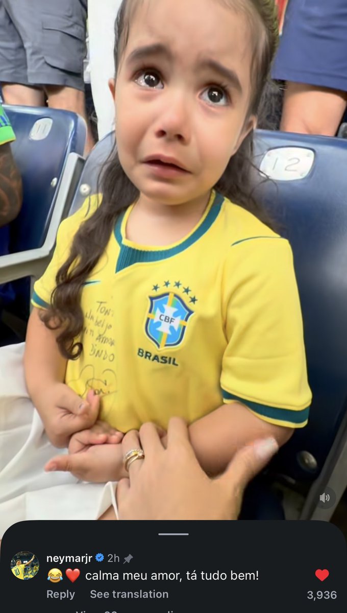 TeamNey10's tweet photo. انتونيلا ابنه صديق نيمار كانت تبكي لانه لم يشارك في المباراة 🥹: 

تعليق الأسطورة نيمار 🗣️: 
- اهدي يا حبيبتي كل شي على ما يرام 😂❤️ https://t.co/AZ46YF2pH2