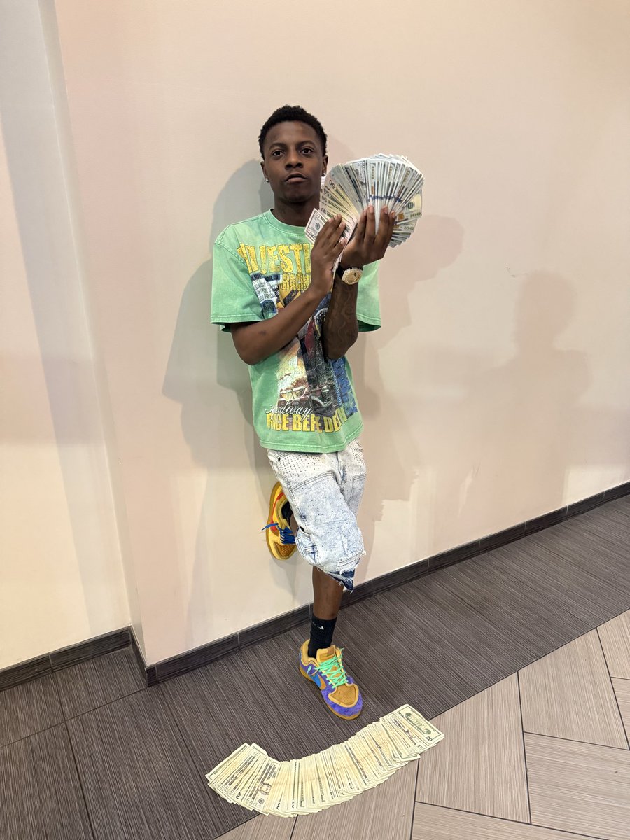 Mryellowtape45's tweet photo. #atl #getmoney #tapin https://t.co/PYJ4cD48zb