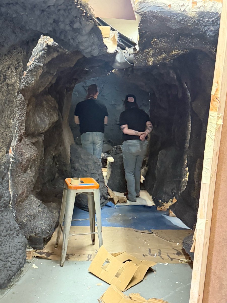 MoonoftheWitch's tweet photo. Caves and cockpits in the making #moviemaking #filmmaking #portland #horror #moonofthewitches https://t.co/onZzH9GC92