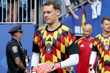 CampechanoPost's tweet photo. 🚨#Ultimahora🚨El alemán con más titularidades en los mundiales de fútbol.

Como inicial ante Paraguay, Manuel Neuer alcanzó los 23 partidos como titular en Copas del Mundo, siendo el jugador alemán con más partidos jugados en la portería titular en la historia de los mundiales. https://t.co/rZNT4cxbc7