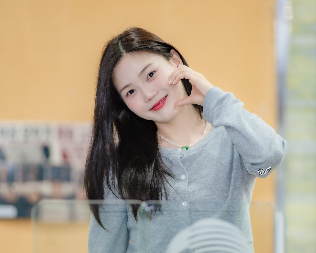 SG_love_OMG's tweet photo. 260629 효정의 볼륨을 높여요
6월의 마지막 월요일에도
쩡디와 함께🥰🫶🏻
📻🎙🎶🎵

#효정 #OHMYGIRL #오마이걸 #Hyojung #볼륨을_높여요 https://t.co/zHH6f13Mlf