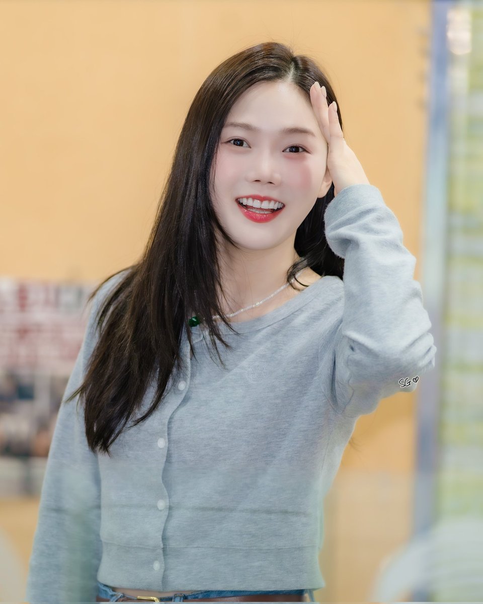 SG_love_OMG's tweet photo. 260629 효정의 볼륨을 높여요
6월의 마지막 월요일에도
쩡디와 함께🥰🫶🏻
📻🎙🎶🎵

#효정 #OHMYGIRL #오마이걸 #Hyojung #볼륨을_높여요 https://t.co/zHH6f13Mlf