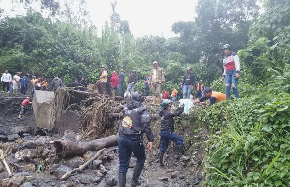 teleSURtv's tweet photo. 🚨 Venezuela: Más de 100 familias damnificadas por intensas lluvias en el estado Portuguesa

🔴 Portuguesa, Venezuela. La emergencia se suma a la situación por los terremotos del 24 de junio. Equipos de trabajo se encuentran desplegados.

#Venezuela #Lluvias #Emergencia #teleSUR https://t.co/417GpoFZkA